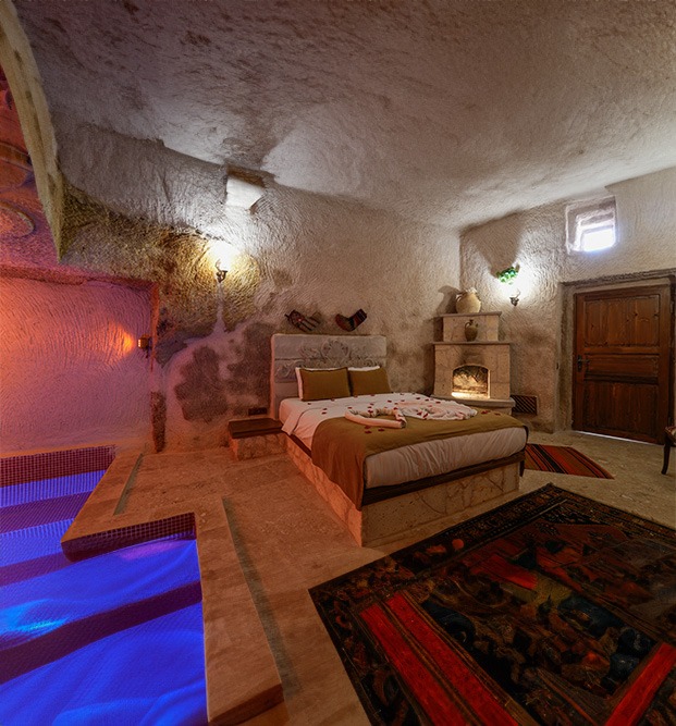 105 Cardinal room with heated pool and fireplace