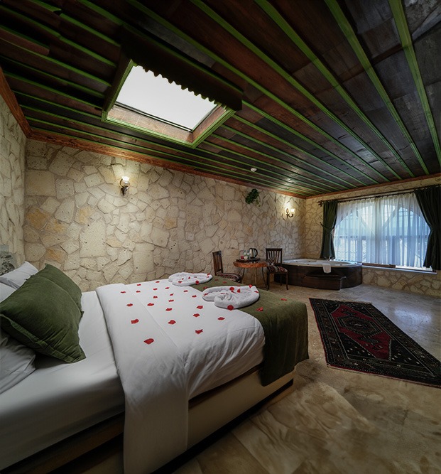 106 Sauvignon Blanc room with glass ceiling and jacuzzi